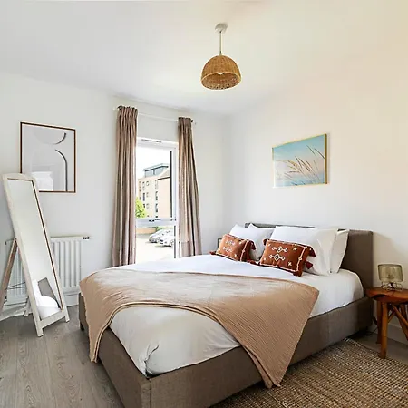 Semi-detached House With Modern Bespoke Interior *