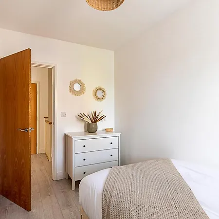 Semi-detached House With Modern Bespoke Interior *