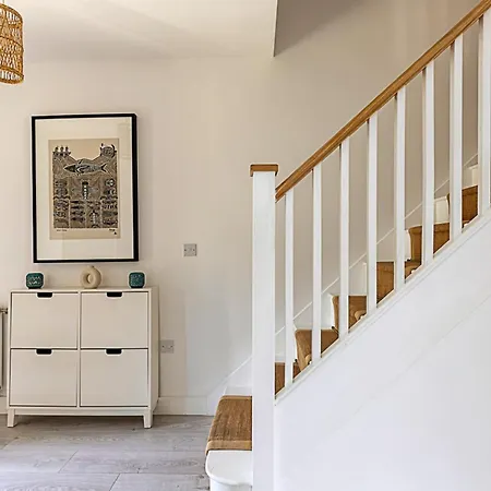 Holiday home Semi-detached House With Modern Bespoke Interior London
