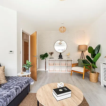 Semi-detached House With Modern Bespoke Interior *