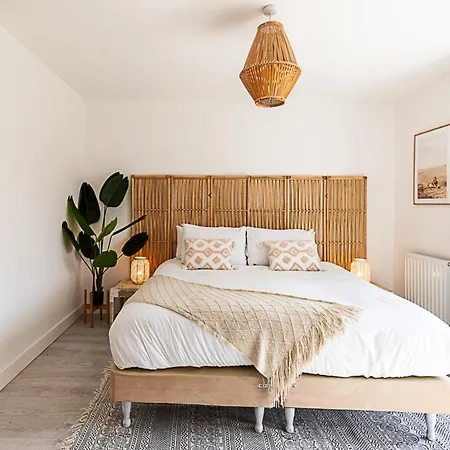 Semi-detached House With Modern Bespoke Interior Holiday home London