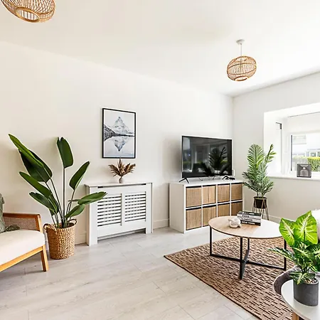 Holiday home Semi-detached House With Modern Bespoke Interior *