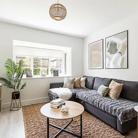 Semi-detached House With Modern Bespoke Interior * London