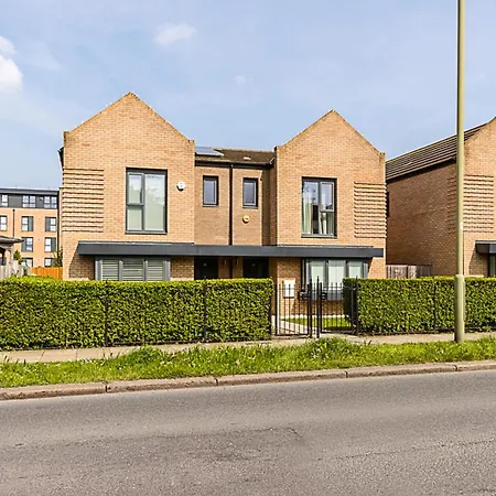Holiday home Semi-detached House With Modern Bespoke Interior
