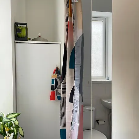Little Victorian Conversion Apartment *