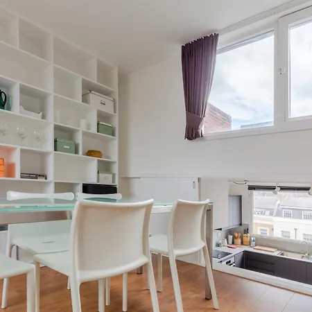 Unique Spacious Central 3 Bedroom With Rooftop Terrace