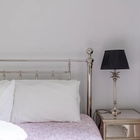 Cosy 1 Bedroom Near Harrods Knightsbridge Apartment