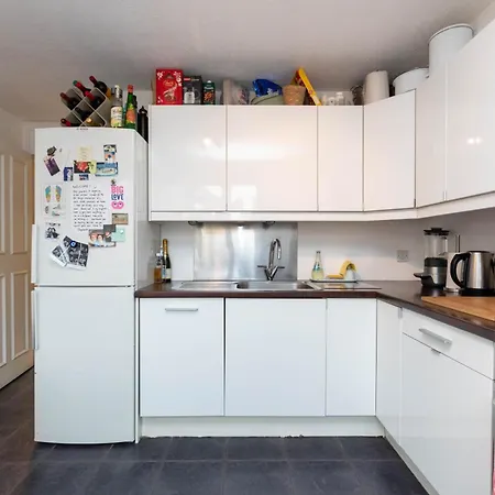 Battersea 2 Bedroom Flat Apartment