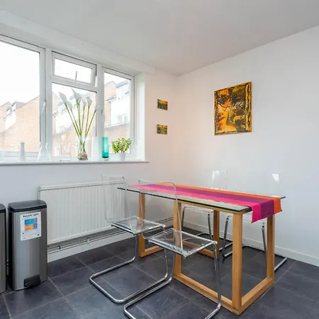 Battersea 2 Bedroom Flat Apartment London