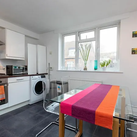 Battersea 2 Bedroom Flat London