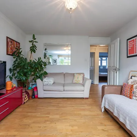 Battersea 2 Bedroom Flat