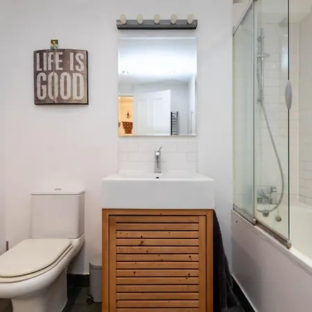 Battersea 2 Bedroom Flat