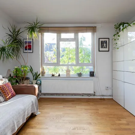 Battersea 2 Bedroom Flat * London