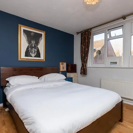 Battersea 2 Bedroom Flat Apartment London