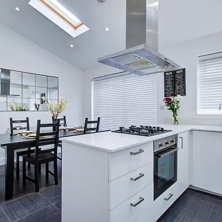 High End Apartment *