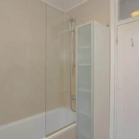 Contemporary 2 Bedroom Flat In Bayswater London