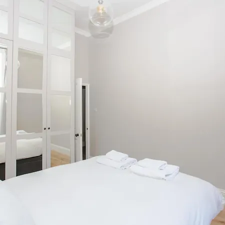 Apartment Modern & Spacious 1 Bedroom In