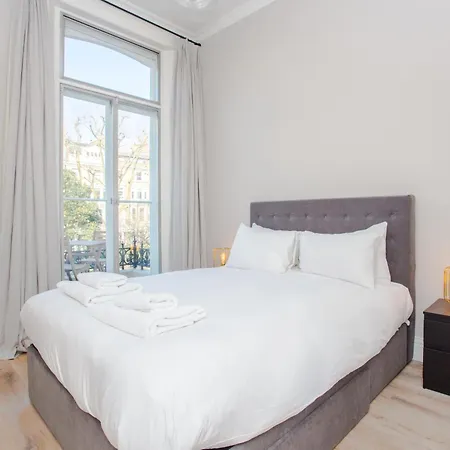 Apartment Modern & Spacious 1 Bedroom In