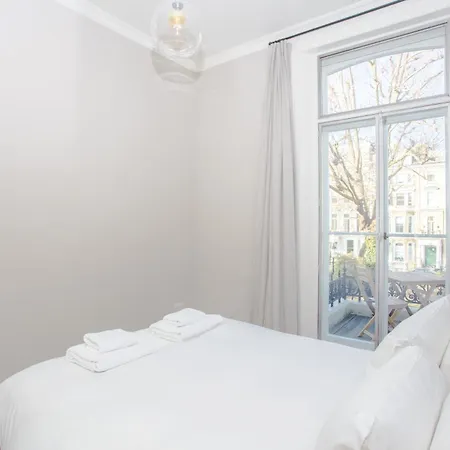 Apartment Modern & Spacious 1 Bedroom In *