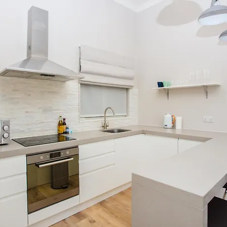 Modern & Spacious 1 Bedroom In London