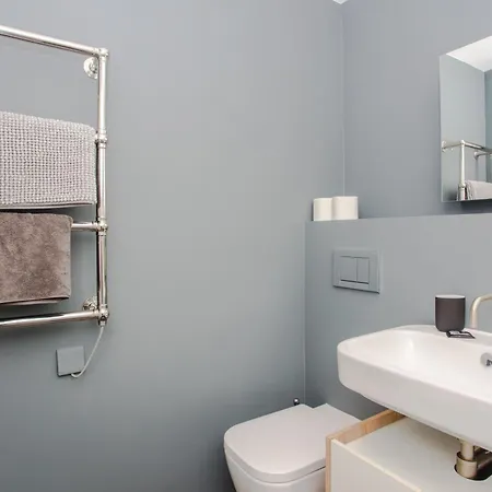 Modern & Spacious 1 Bedroom In Apartment London