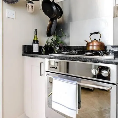 Chic 1 Bedroom In Shepherd's Bush Apartment
