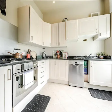 Chic 1 Bedroom In Shepherd's Bush Apartment *