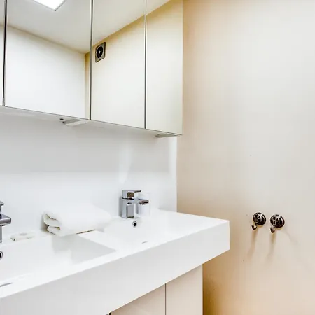Homely 4 Bedroom House In Brixton