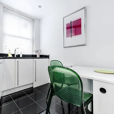 Stylish 1 Bedroom In Amazing Soho Location