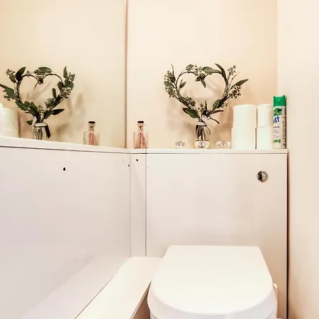 Homely 4 Bedroom House In Brixton Apartment *