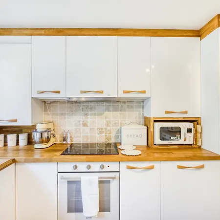 Homely 4 Bedroom House In Brixton *