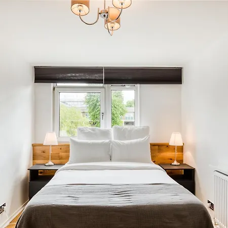 Homely 4 Bedroom House In Brixton *