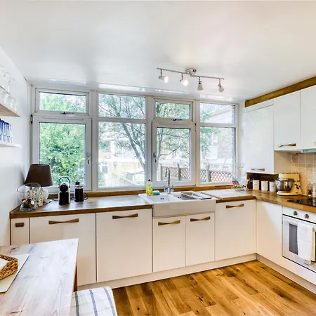Homely 4 Bedroom House In Brixton * London