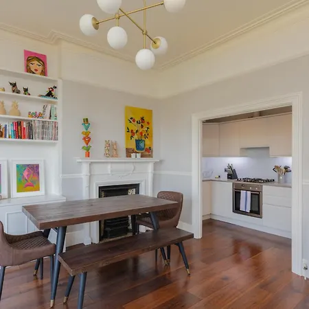 Newly Renovated 3 Bedroom In North West * London