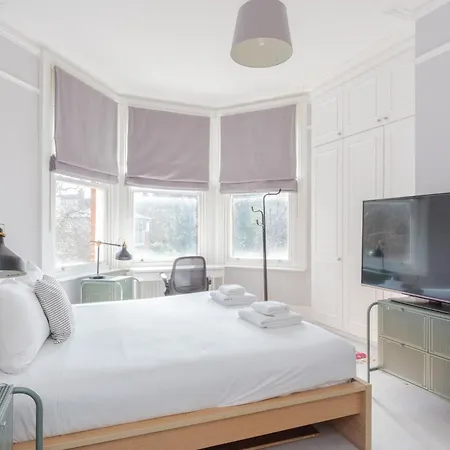 Apartment Newly Renovated 3 Bedroom In North West