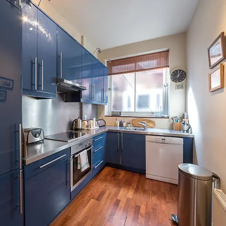 Homely 2 Bedroom Victorian In Hampstead London