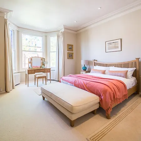 Homely 2 Bedroom Victorian In Hampstead Apartment London