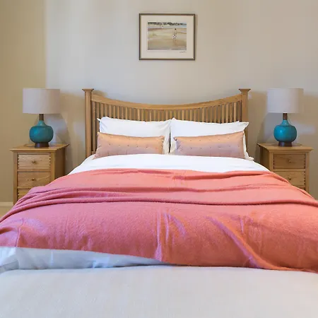 Homely 2 Bedroom Victorian In Hampstead London