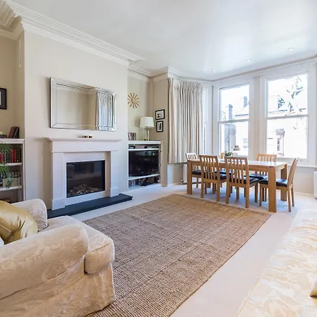 Homely 2 Bedroom Victorian In Hampstead Apartment *