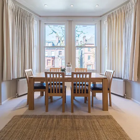 Homely 2 Bedroom Victorian In Hampstead Apartment London