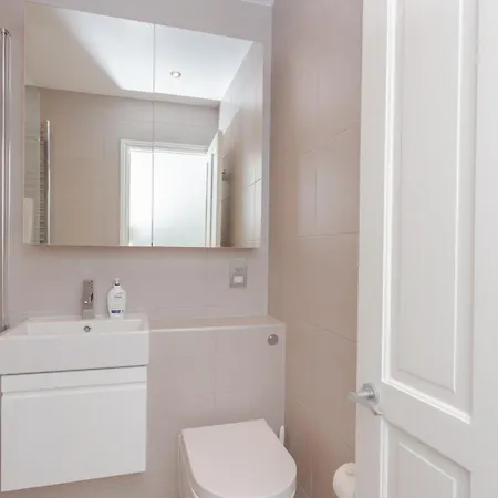 Newly Renovated 3 Bedroom In North West London