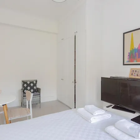 Newly Renovated 3 Bedroom In North West Apartment London