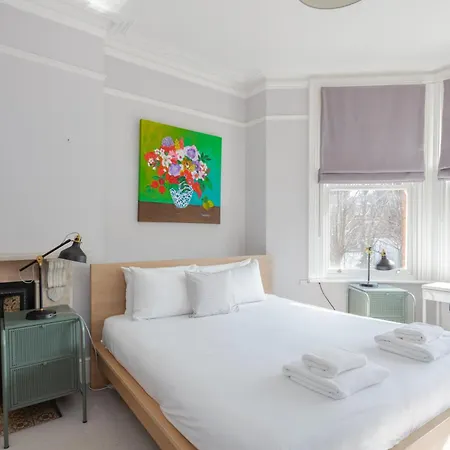 Apartment Newly Renovated 3 Bedroom In North West London