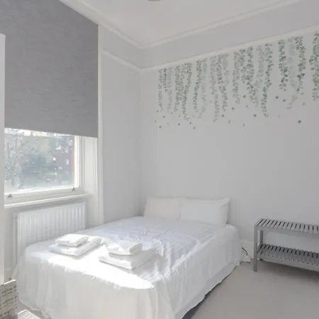 Apartment Newly Renovated 3 Bedroom In North West