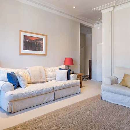 Homely 2 Bedroom Victorian In Hampstead Apartment London