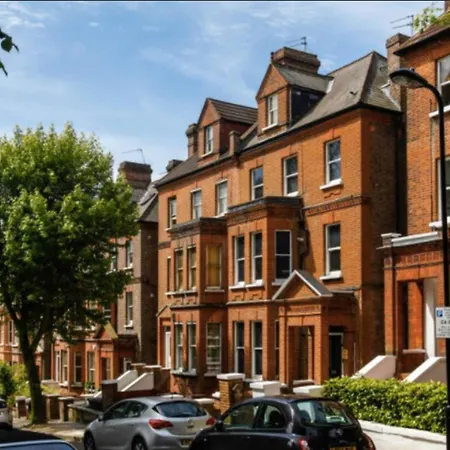 Homely 2 Bedroom Victorian In Hampstead Apartment *