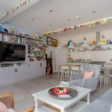 Apartment Contemporary 2 Bedroom House In Vibrant Shepherds Bush