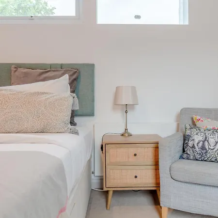 Cosy 1 Bedroom Near Wimbledon Station Apartment *