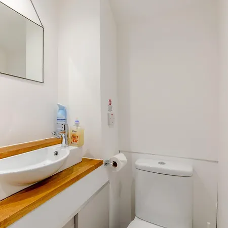 Cosy 1 Bedroom Near Wimbledon Station *