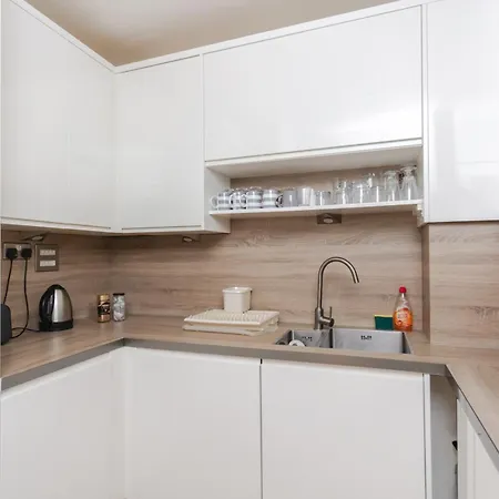 Spacious 2 Bedroom Flat On Bermondsey St London